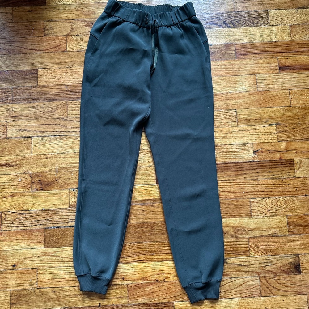 Lululemon women’s On the Fly joggers